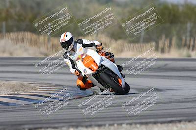 media/Dec-01-2025-Moto Forza (Mon) [[2daa91e15f]]/1-Advanced Group/Session 3 (Turn 3)/